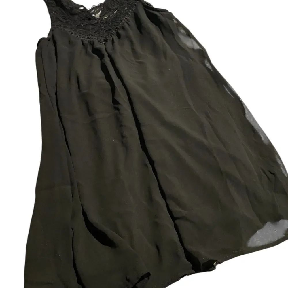 As you wish size small Elegant Black Lace-Trimmed Dress like new see pics